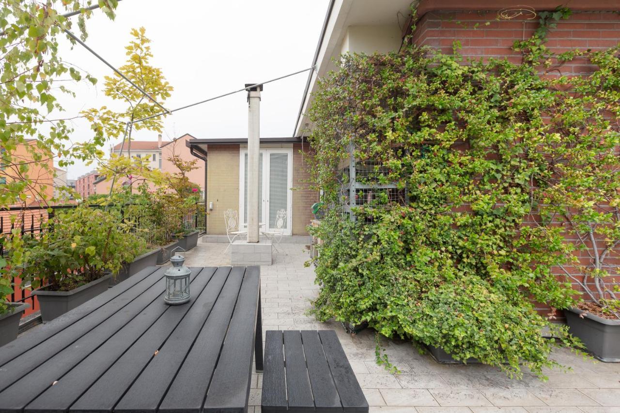 With Huge Terrace- Calvairate District Apartment Milan